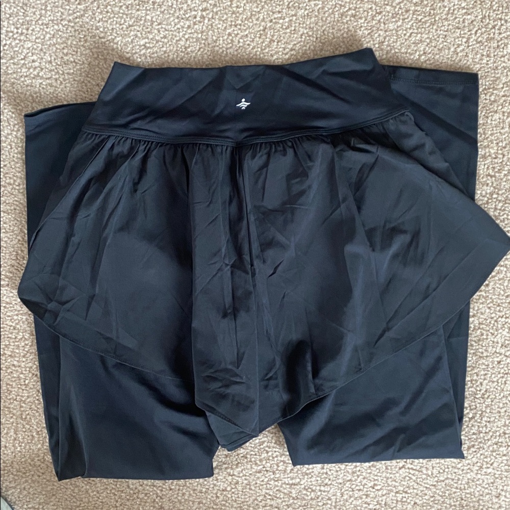 MEDIUM.  HALARA BREEZEFUL REFLECTIVE DOTS  2 IN 1  QUICK DRY TRAINING LEGGINGS - Picture 8 of 9